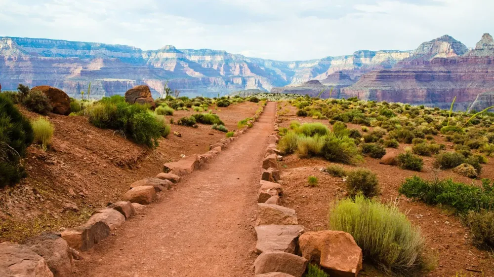 grand canyon hiking trail.